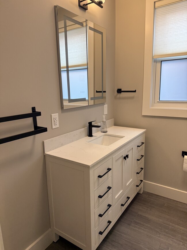 Photo - 3621 Burch Ave Unidad 3621 Burch Ave