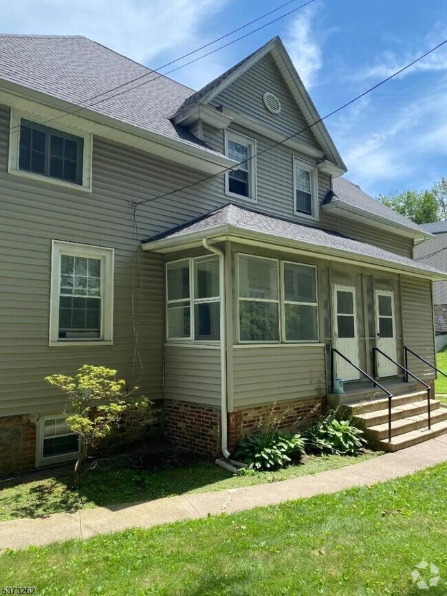 Building Photo - 40 King St Unit 2 Rental