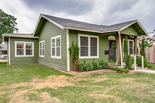 Photo - 1004 Edison Dr