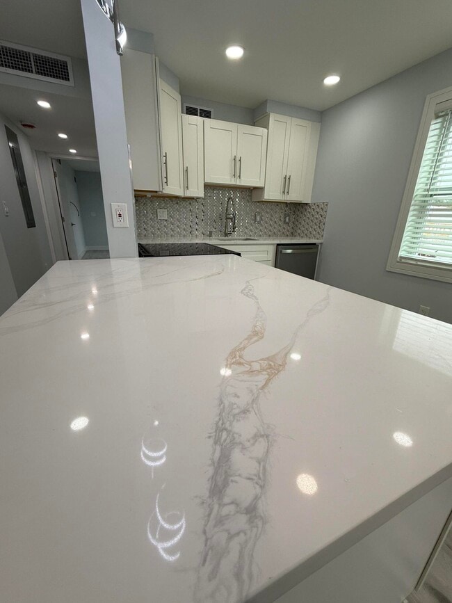 Photo - 216 Normandy Ln Unidad E