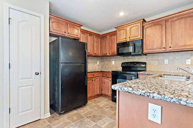 Building Photo - Spacious Two Bedroom Townhome - Available end of February