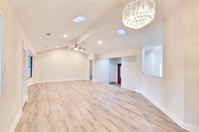 Photo - 2120 Wychwood Dr