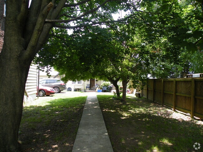 Building Photo - 48 E Summit Ave Unit Apt 2