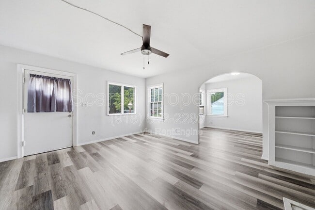 Photo - 4530 E 6th St