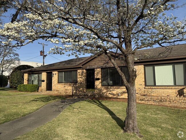 Building Photo - 1877 Montclaire Ln Unit 1877 Rental