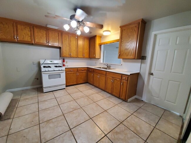 Photo - 1415 De Witt Ave