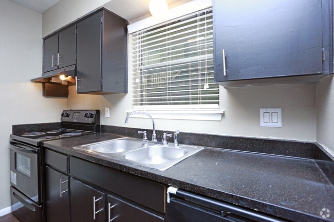 Photo - Elm Creek Apartments