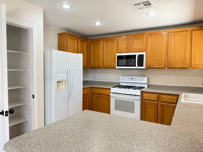 Photo - 4 Bedrooms, Den, and Loft