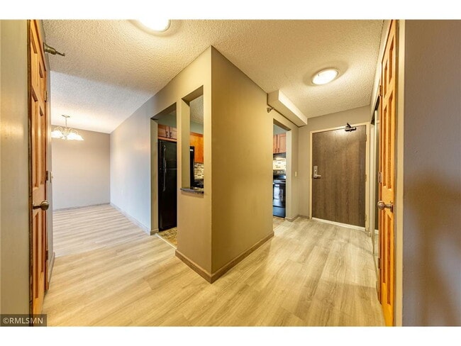 Building Photo - Modern Downtown St. Paul Condo with Top-Ti... Unit # 805