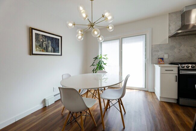 614 Gorge Rd Unit 2