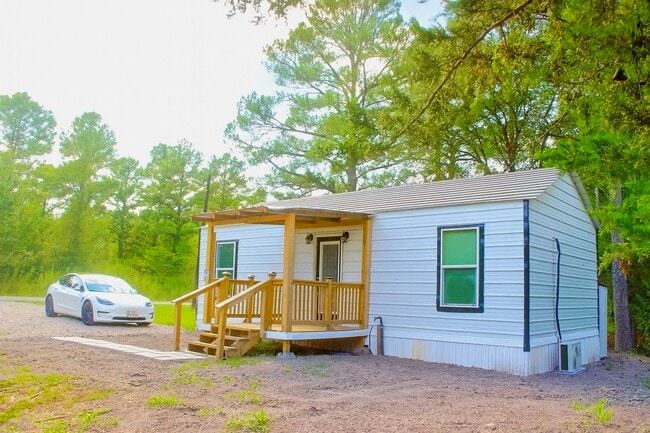 Building Photo - 2 Lula Dr