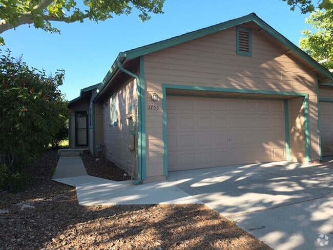 Building Photo - Quiet neighborhood Rental