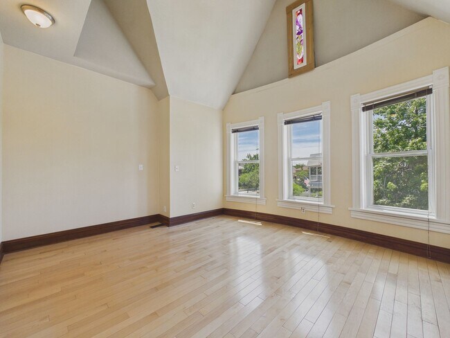Photo - 205 Logan St Unit 2