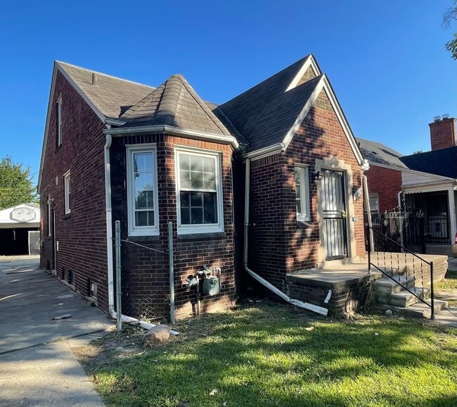 Photo - Showing Sat @ Noon!! New floors, paint etc! You'll love this house!!
