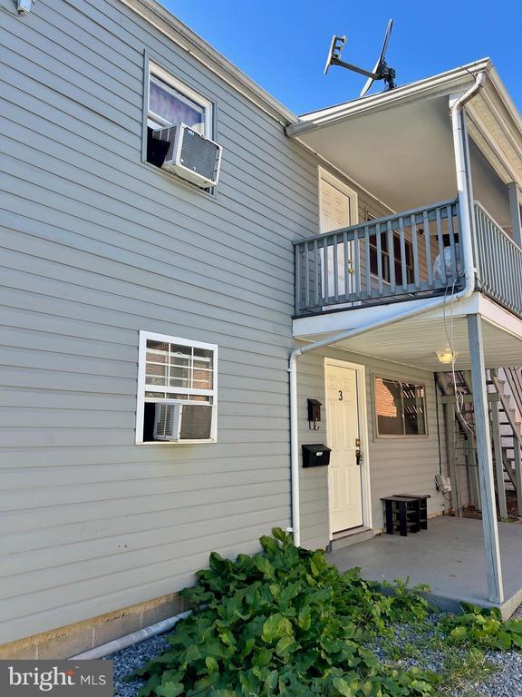 Building Photo - 360 W Patrick St Unit APT 4