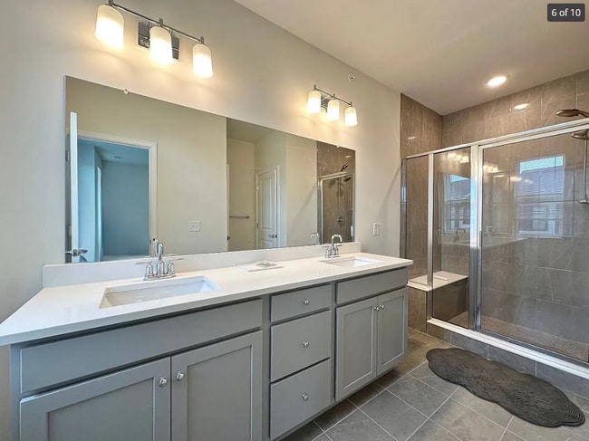 Master suit spacious bath room with storage - 806 Sadie Cir