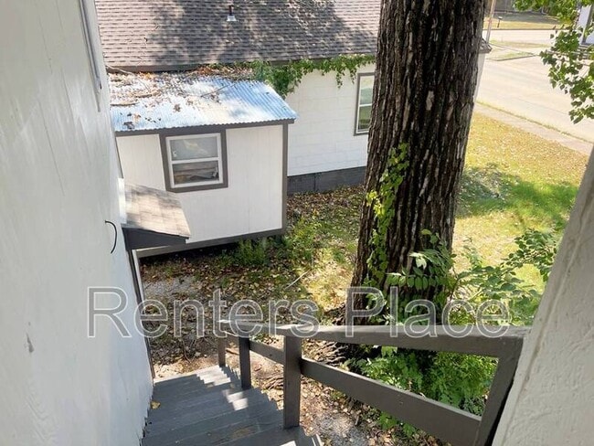 Photo - 200 1/2 E 6th St