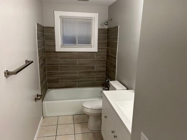 Building Photo - 8523 Pleasantwood Ave NW Rental