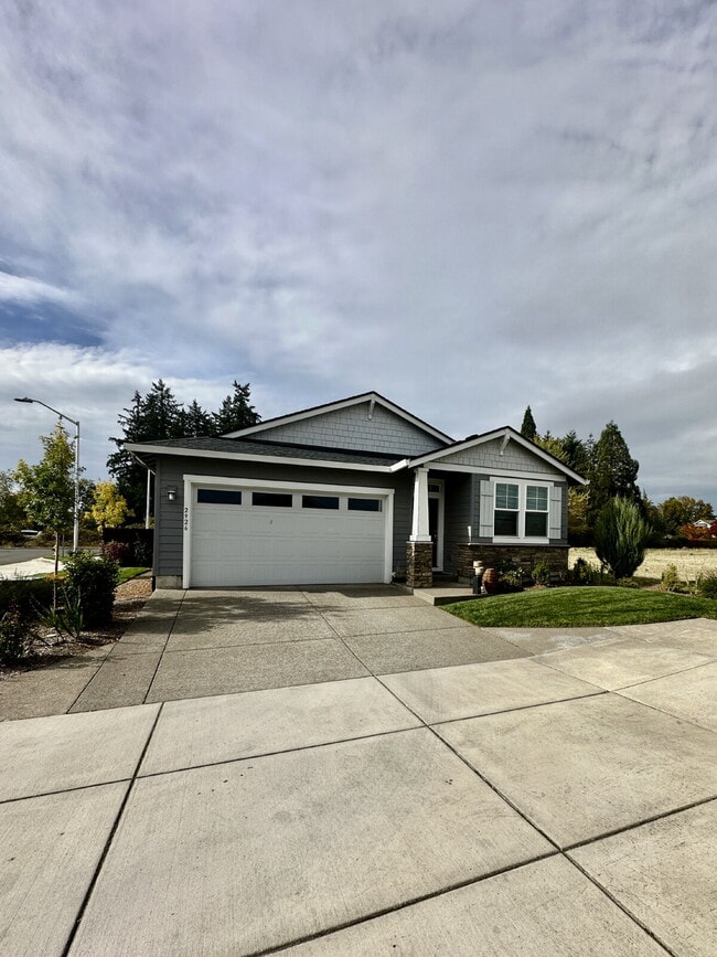 Building Photo - Beautiful Cornelius Home on Corner Lot