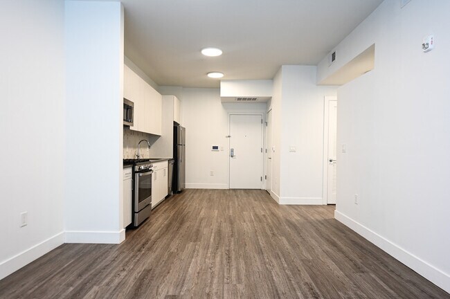 Building Photo - 475 William St Rental