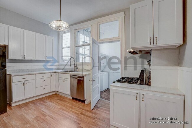 Photo - 2130 Jones St