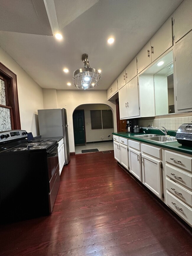 Photo - 784 Carpenter St