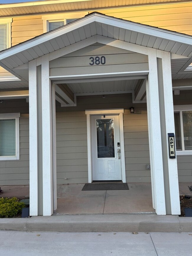 Building Photo - 380 Utah Ave Unit B