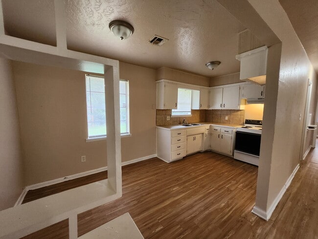 Photo - 729 Hedge Dr