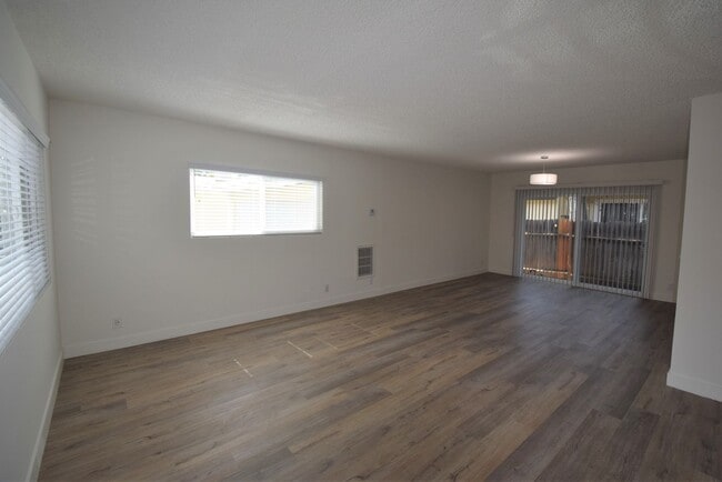 Photo - 15940 Hart St Unit 15940