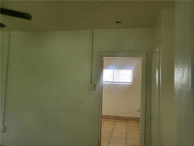 Photo - 1916 Claire Ave Unidad D