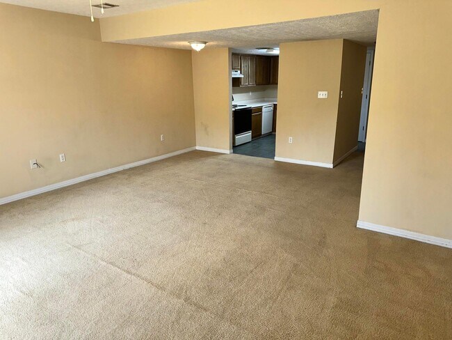 Photo - 2413 Suwanee Ln