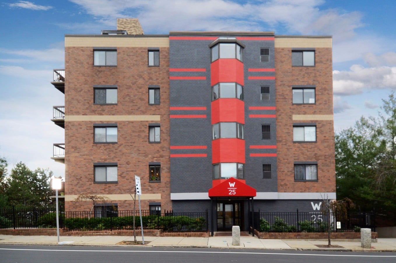 Photo - 25 Webster Ave Apartments
