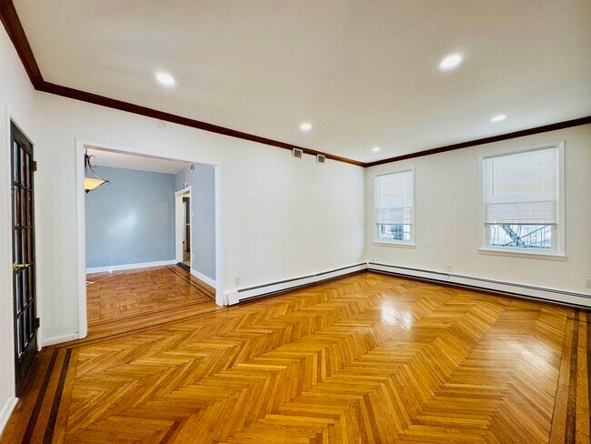 Photo - 69 W 39th St Unidad 2