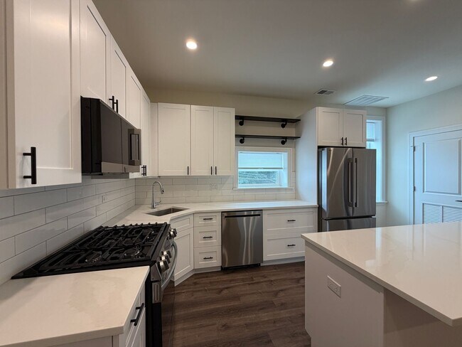 Photo - 916 W Belmont Ave Unit 916-2N