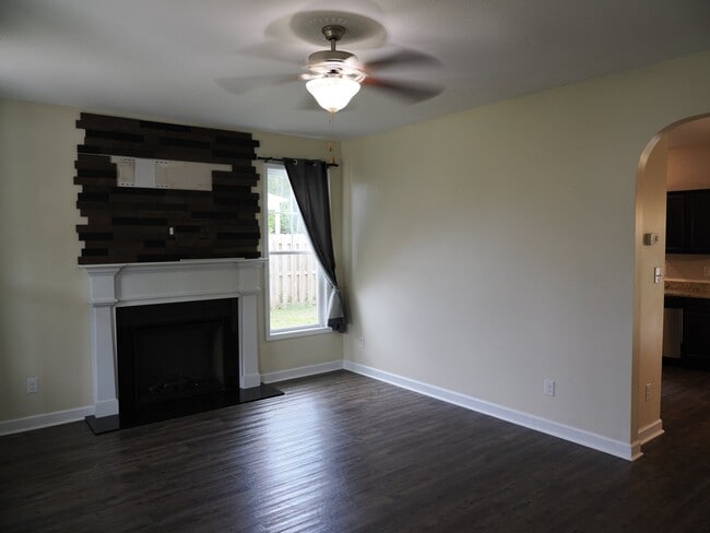 Photo - 611 Winfall Dr