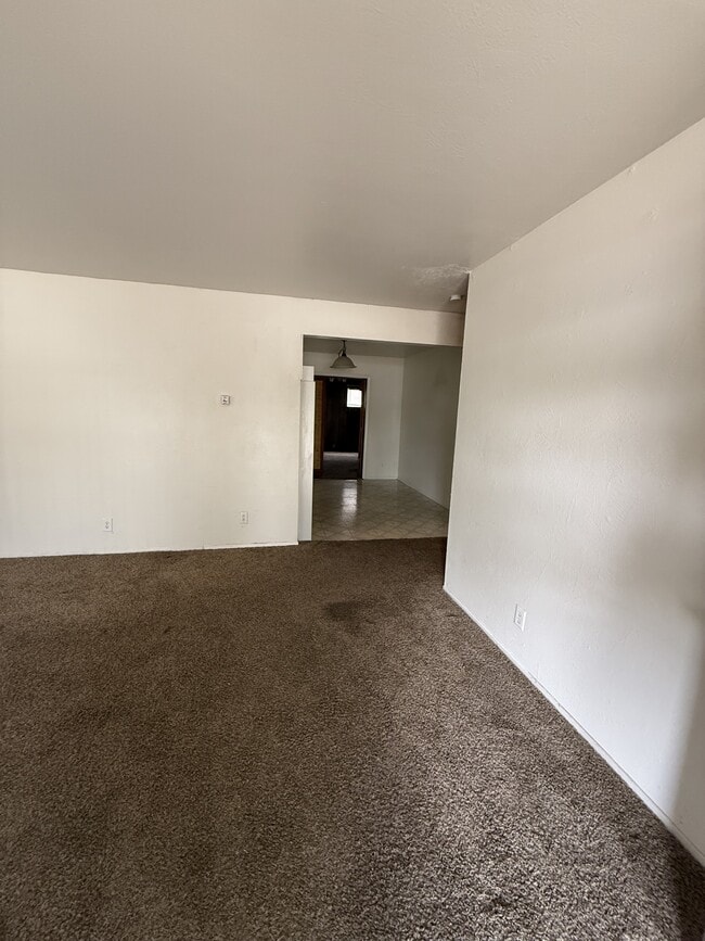 Photo - 1612 Hendola Dr NE