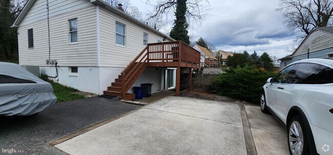 Building Photo - 300 Maiden Choice Ln Rental