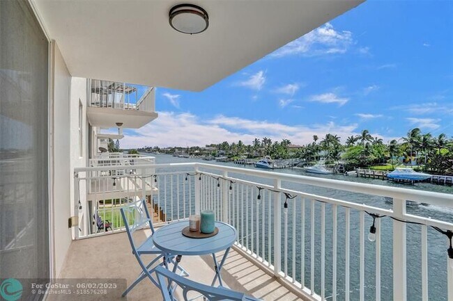 Photo - 1050 Hillsboro Mile Unit 305W
