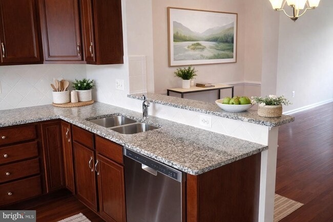 Photo - 23109 Dunlop Heights Terrace