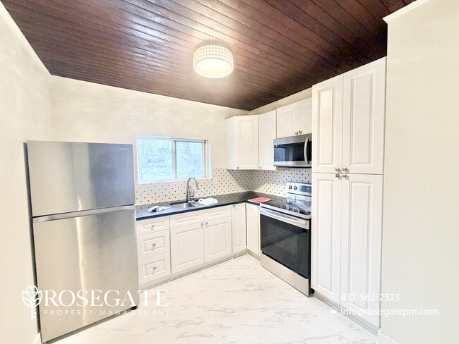 Photo - Spacious 2-Bedroom + Den Apartment with Parking in Downtown Kitchener Unit 2