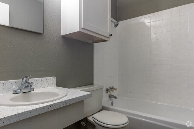 1BR, 1BA - 620SF