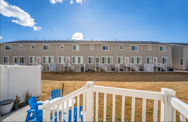 Photo - 203 W Silver Springs Dr