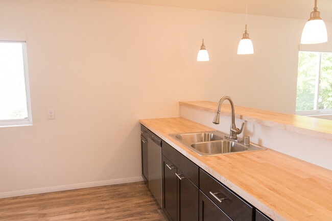 Photo - Upgraded 2 Bedroom/ 1 Bath Located in the Mount Hope Neighborhood of San Diego! Unit 723