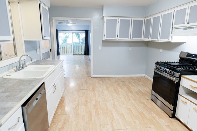 kitchen - 246 Lake Heights