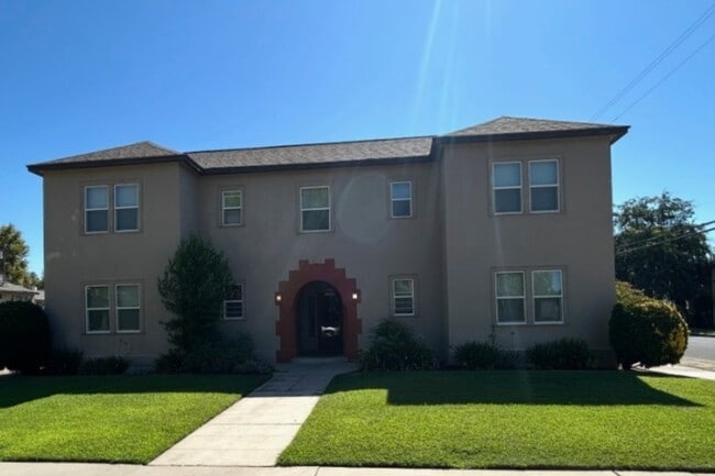 Complex - 1340 N Linden Ave