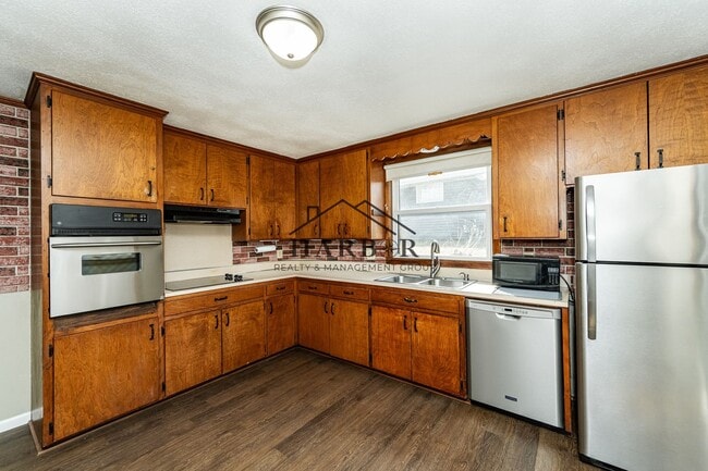 Building Photo - 3510 19th Ave NW