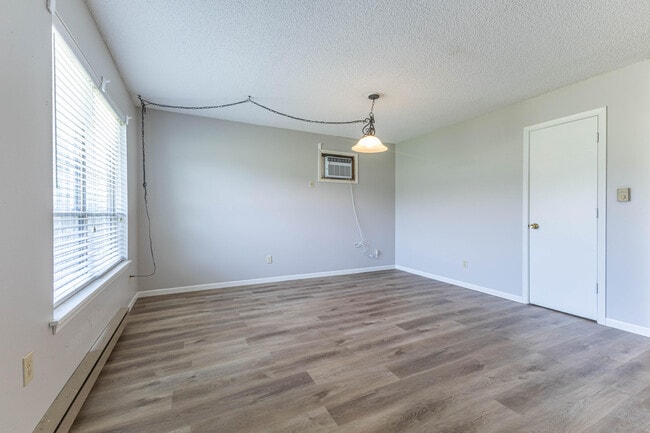 Photo - 1600 W Amos Dr