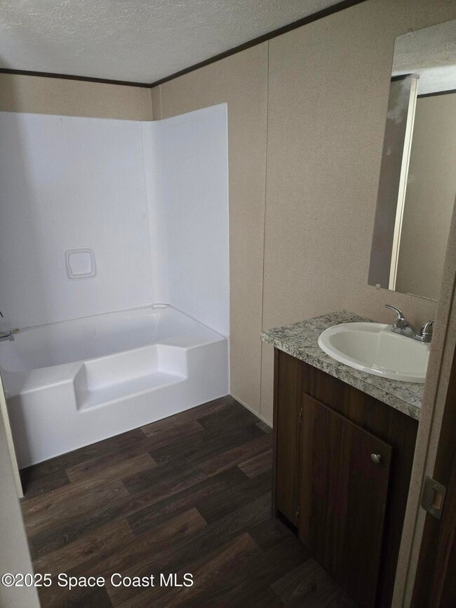 Photo - 2534 Amberly Rd NE