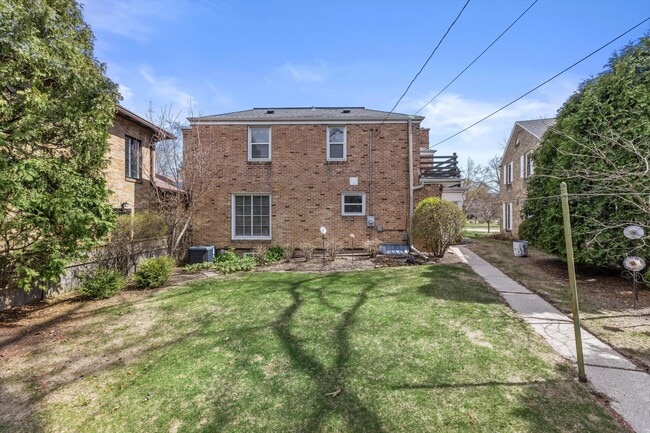 Photo - 5457 N Berkeley Blvd