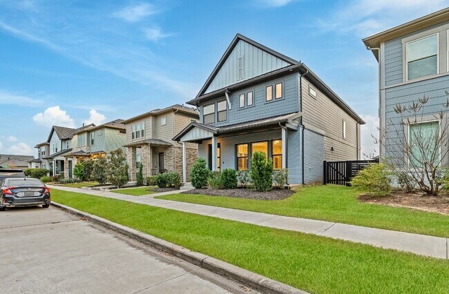 Building Photo - 18619 Admiration Dr